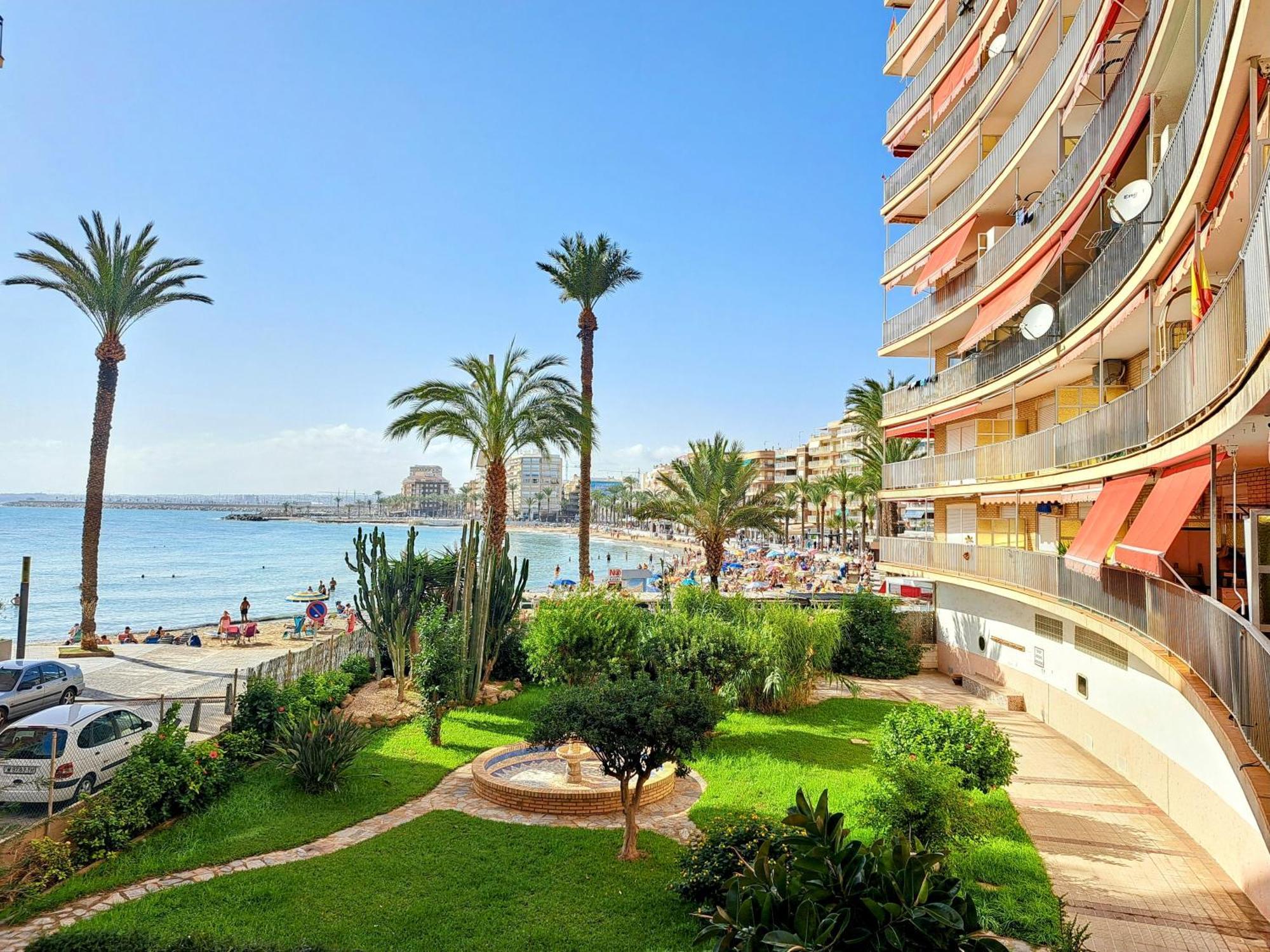 Garden Beach Apartment Torrevieja Exterior photo